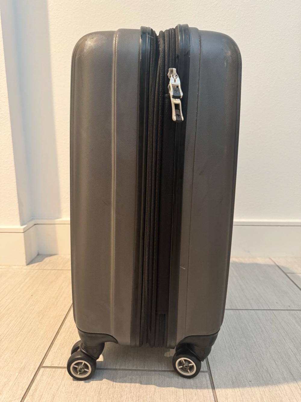 Ricardo Hardside Spinner Luggage - Metallic Gray - Picture 2 of 7